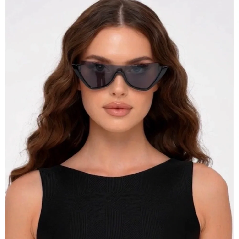 Black Geometric Cat Eye Shield Sunglasses UV400 Grey Marble Arms Futuristic 2026